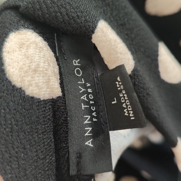 Ann Taylor Sleeveless Black Blouse with Beige Dots, Size L - Picture 3 of 4